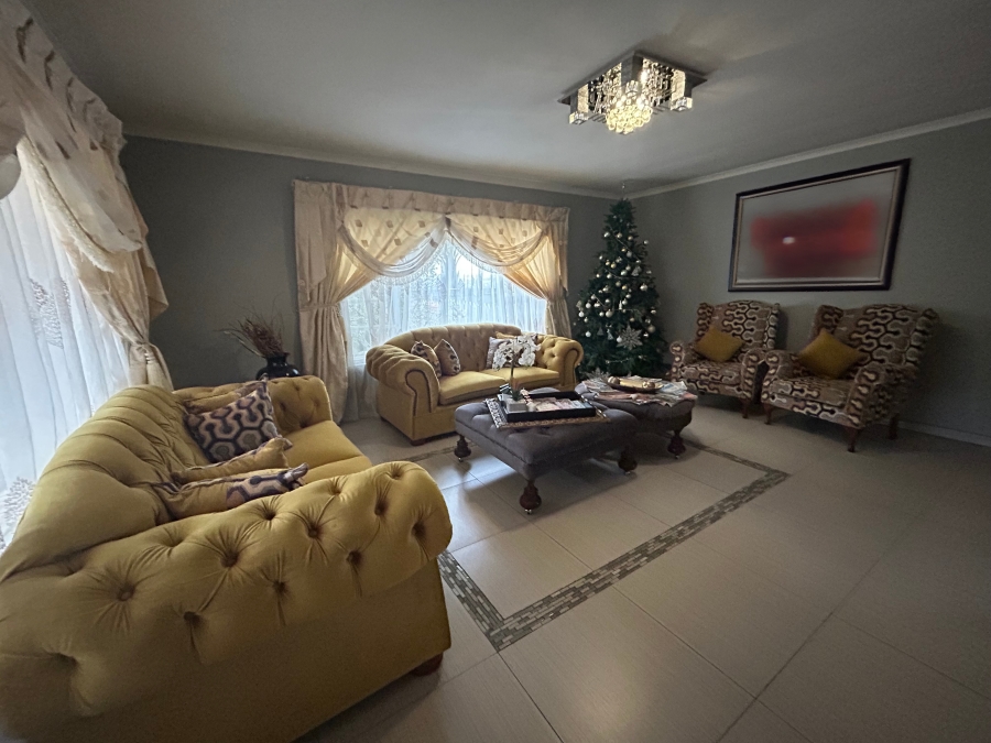5 Bedroom Property for Sale in Beacon Bay Eastern Cape